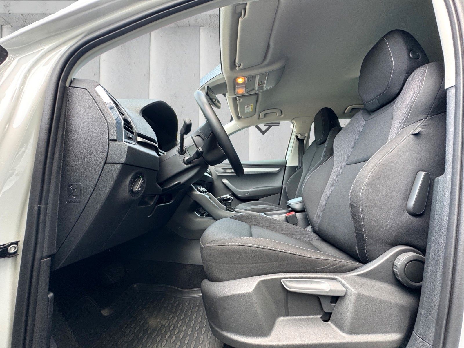 Fahrzeugabbildung SKODA Karoq 1.5L*DSG*AHK*Navi*LED*Kamera*TOP**