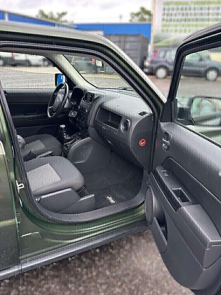 Jeep Patriot 2009 — rear view
