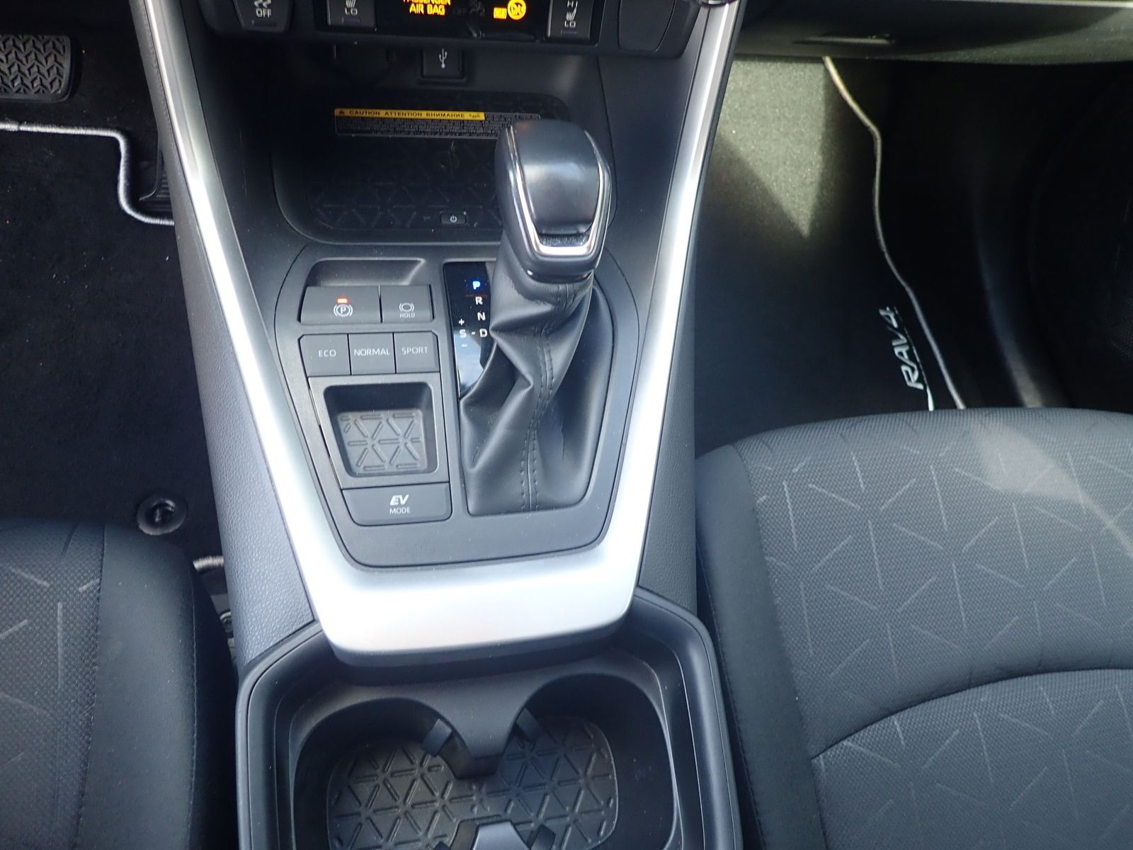 Fahrzeugabbildung Toyota RAV 4 Hybrid 4x2 Team D, Tech.Paket, Navi,WKR