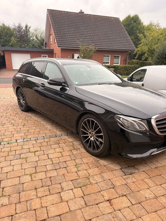 Image of Mercedes-Benz E 200