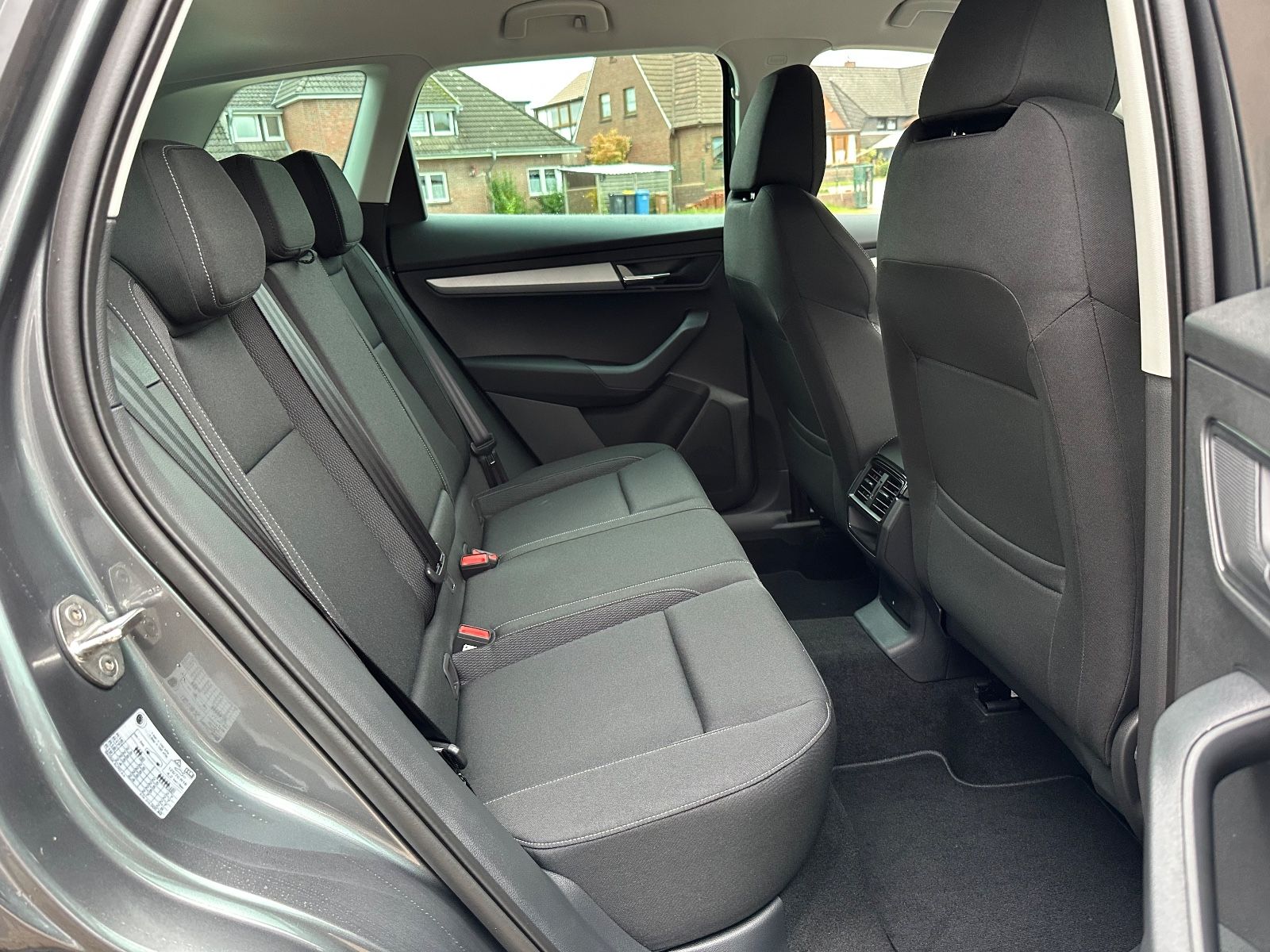 Fahrzeugabbildung SKODA Karoq 1.5 TSI Selection DSG AHK/Navi/ACC/LED/SHZ