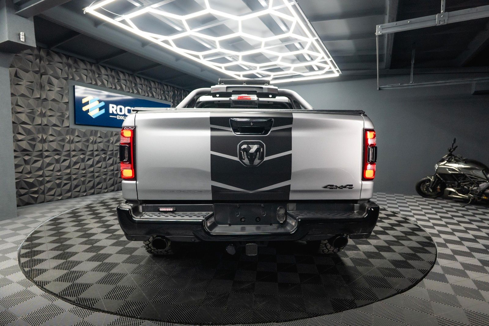 Fahrzeugabbildung Dodge RAM 5.7 V8 HEMI 4x4 NIGHT-Edition LARAMIE *LED*