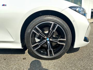 BMW 330e xDrive M Sportpaket Head-Up HiFi DAB LED