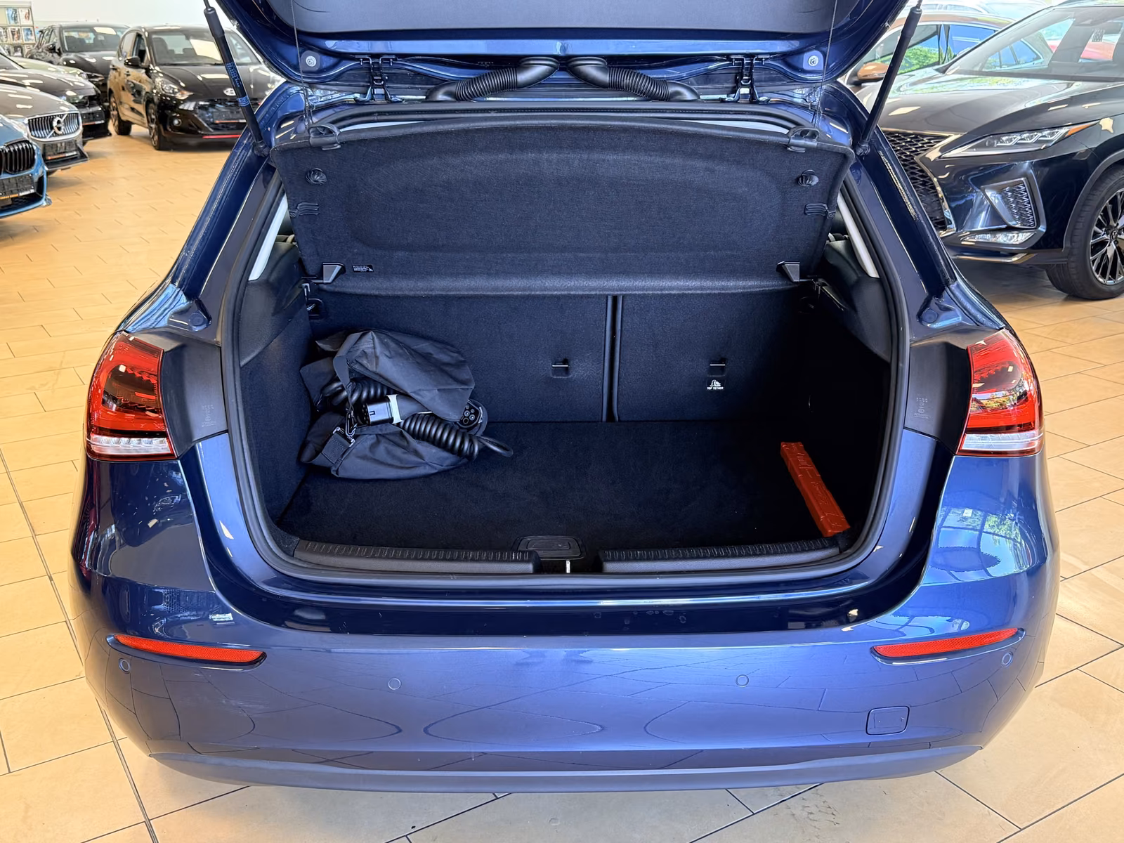 Mercedes-Benz A-Class Plug-in*MBUX*Navi*Tempo*CAM*1.Hand*SHZ*DCT, миниатюра 6