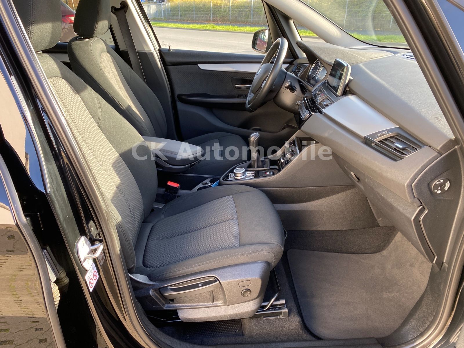 Fahrzeugabbildung BMW 218d Gran Tourer Advantage/Navi/Pano/LED/AHK