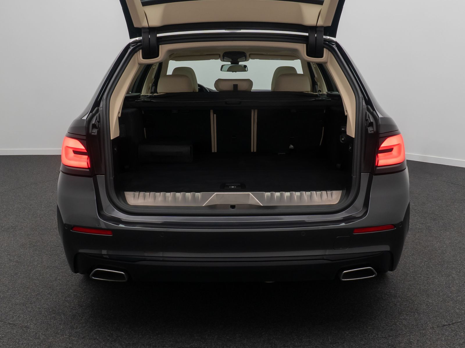 Fahrzeugabbildung BMW 530e Panorama Alarm DAB H/K Leder Sport 19Zoll