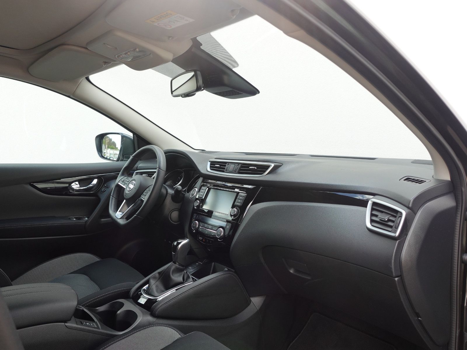 Fahrzeugabbildung Nissan Qashqai 1.3 DIG-T Zama  Automatik SHZ,Pano,Navi