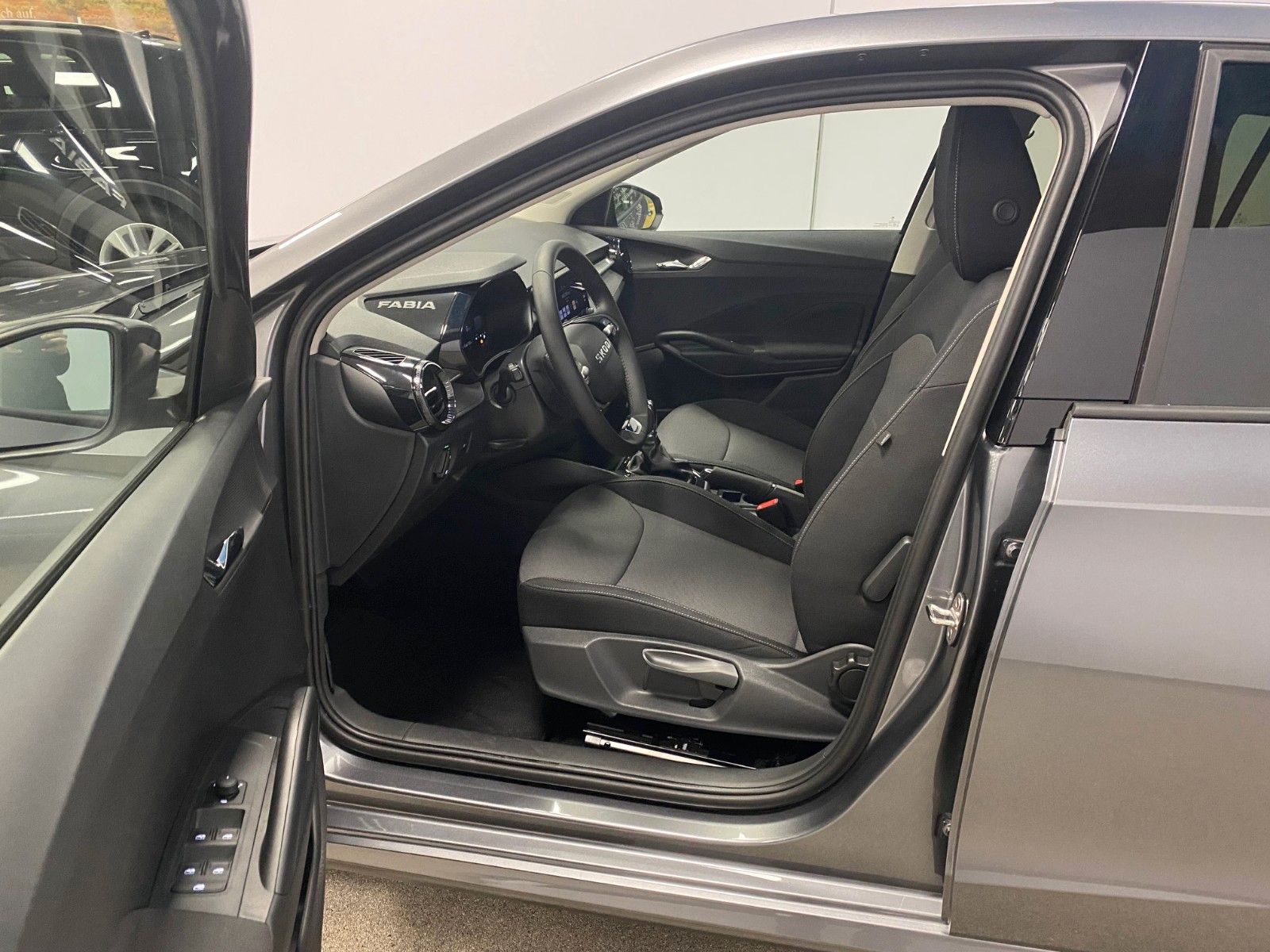 Fahrzeugabbildung SKODA Fabia 1.0 TSI DSG Selection+GARANTIE 2030 100tKM