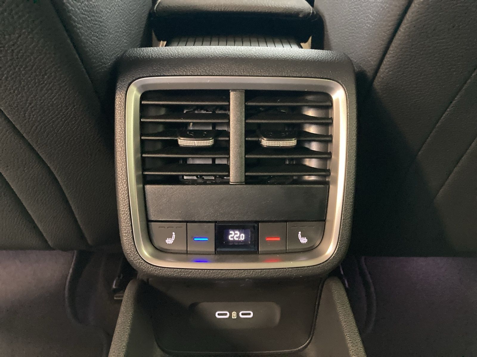 Fahrzeugabbildung SKODA Octavia Combi TDI TOUR DSG ACC MATRIX AHZV