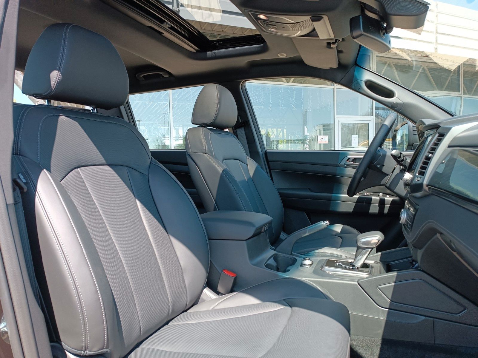 Fahrzeugabbildung Ssangyong Musso Grand 202PS  AT  4x4  LEDER+XENON+SD+ROLLO