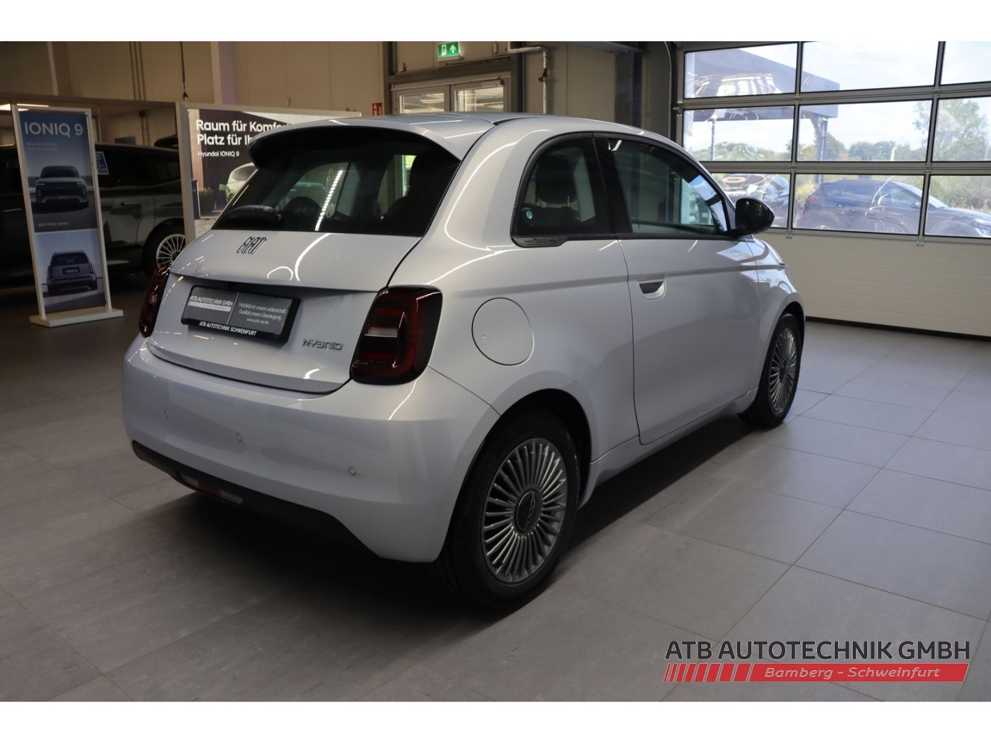 Fahrzeugabbildung Fiat 500 ICON + Komfortpaket Hybrid 1.0l PDC Rückfahr
