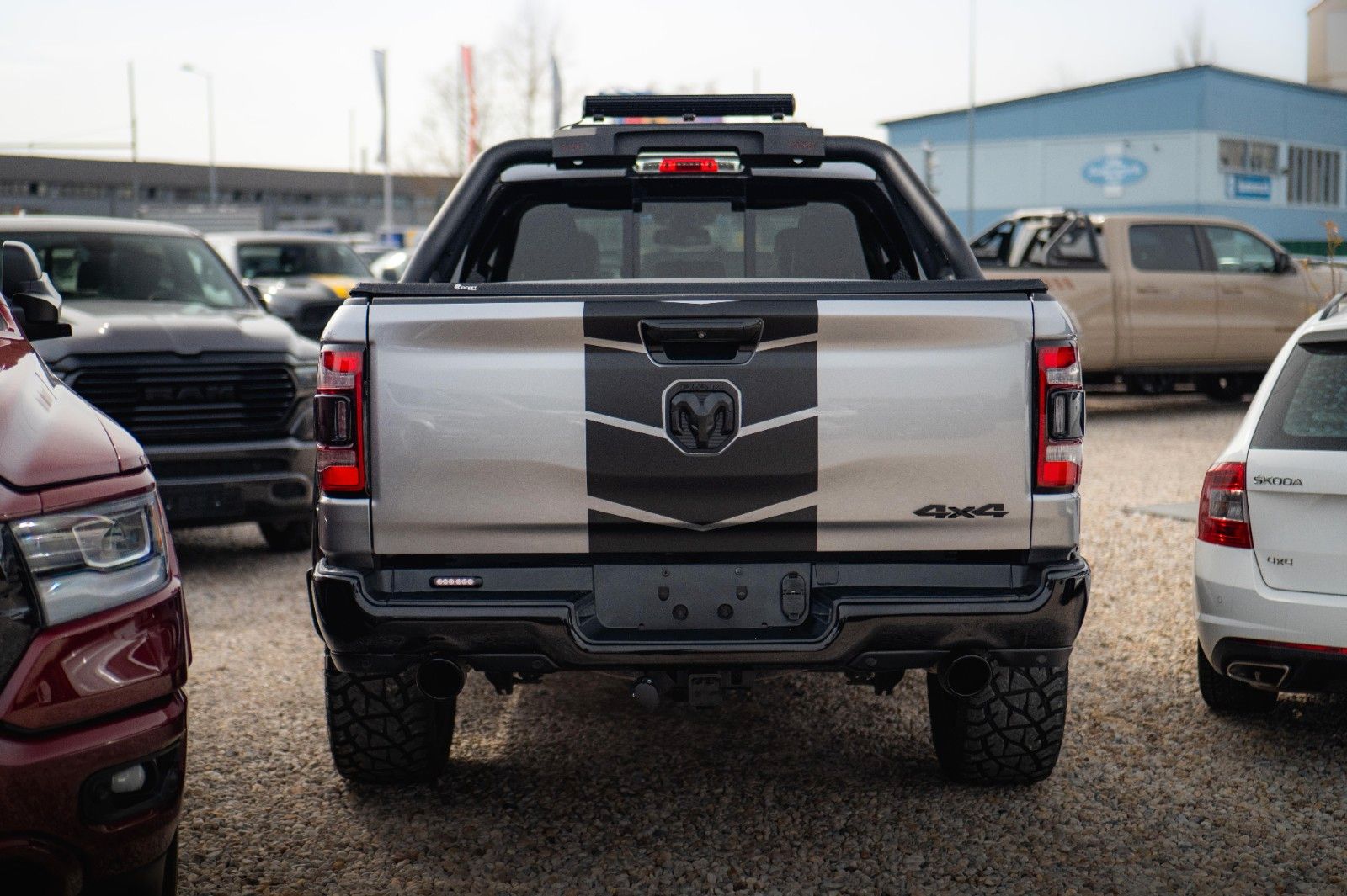 Fahrzeugabbildung Dodge RAM 5.7 V8 HEMI 4x4 NIGHT-Edition LARAMIE *LED*
