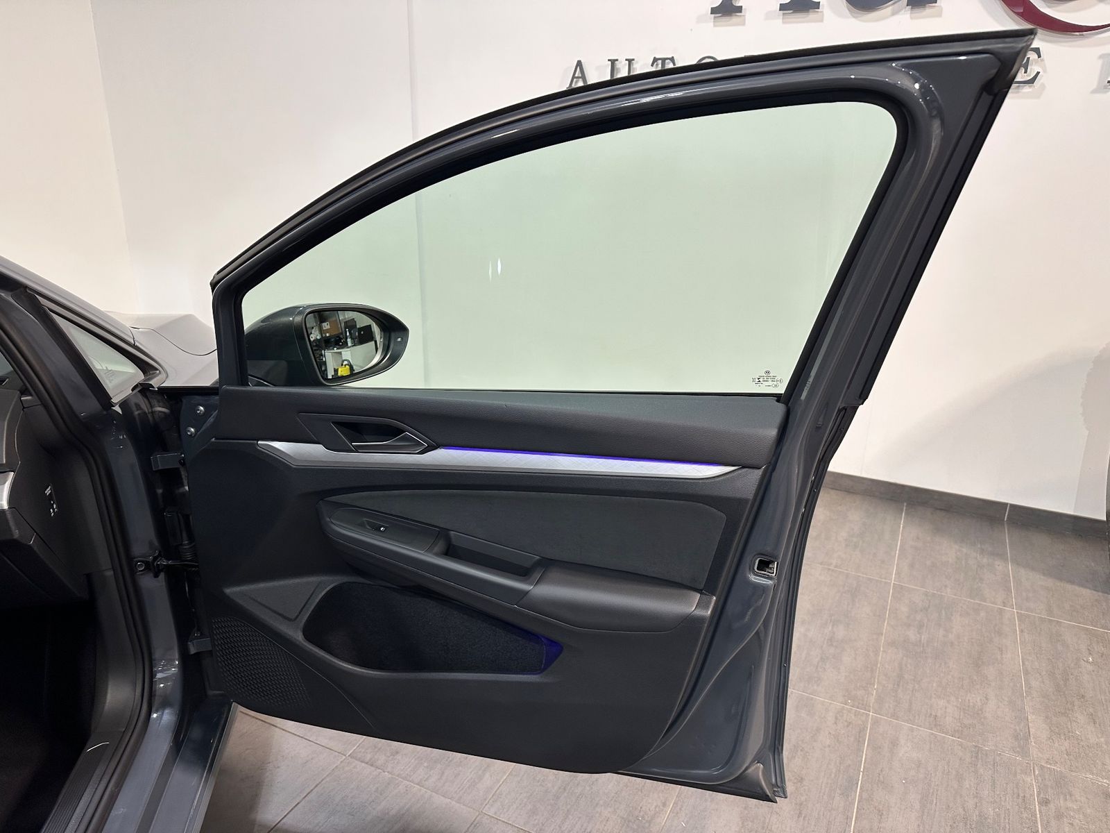 Fahrzeugabbildung Volkswagen Golf Variant 2.0 TDI DSG Life NAV+LED+STHZ+ACC