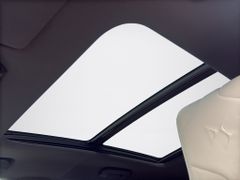Fahrzeugabbildung DS Automobiles DS 7 BlueHDI 130 EAT8 Étoile Opera Hellgrau
