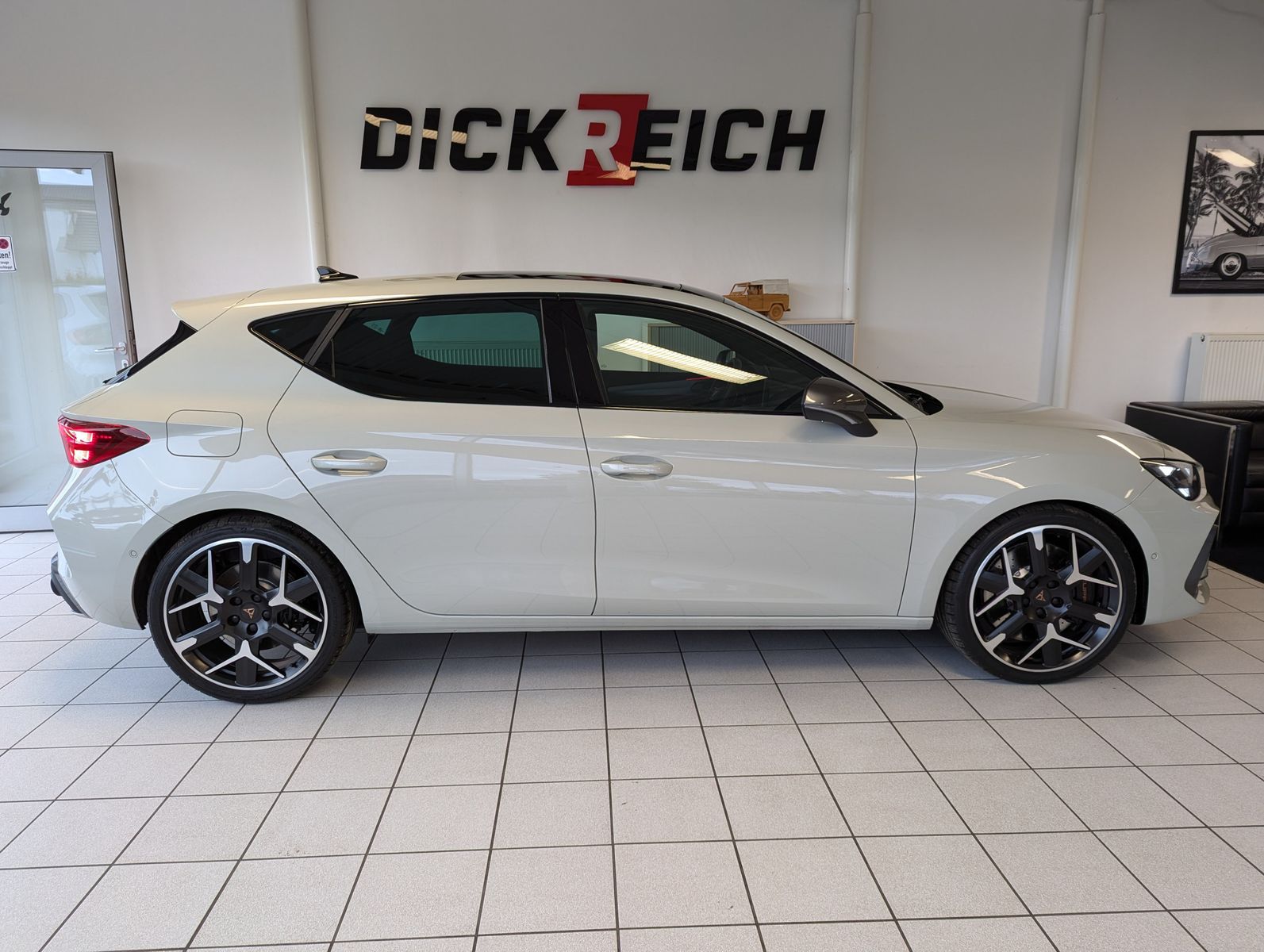 CUPRA Leon 2.0TSI VZ Matrix Pano Sennheiser Kamera 19" - Image 8