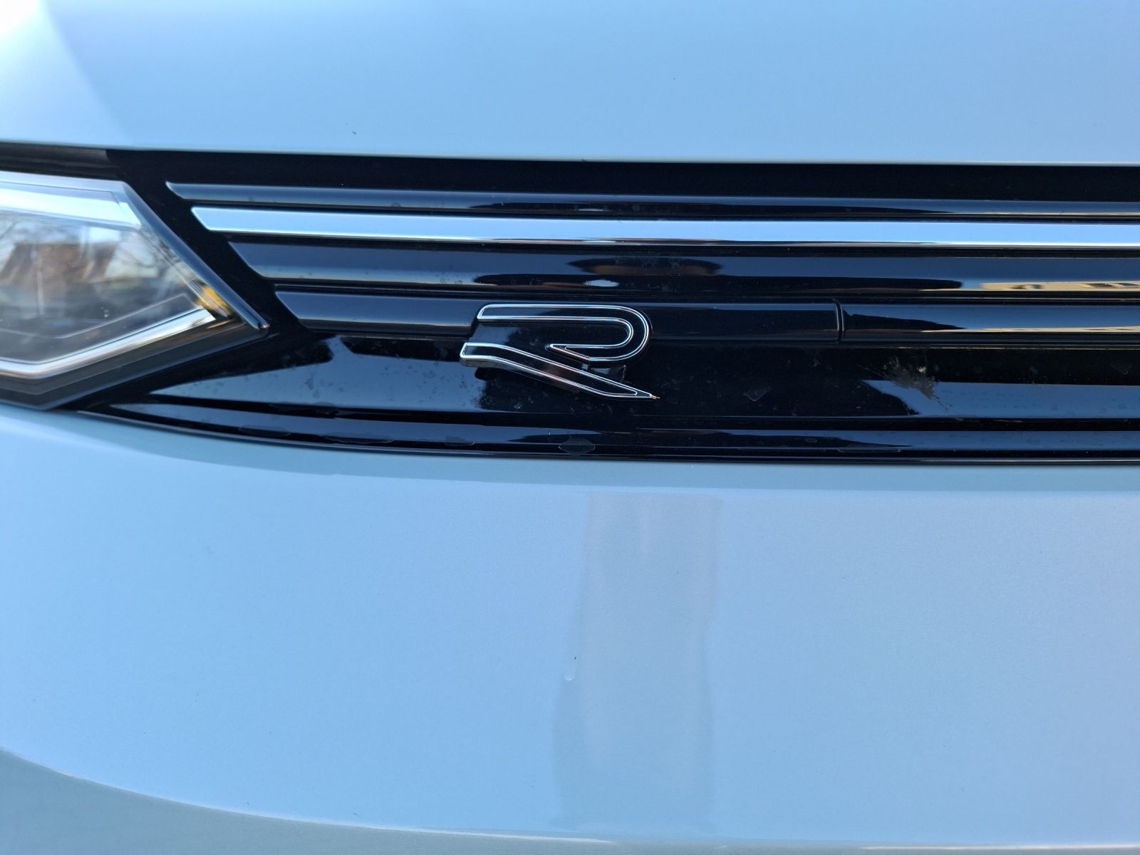 Fahrzeugabbildung Volkswagen Golf VIII Variant eTSI R-Line DSG LED AHK Navi A