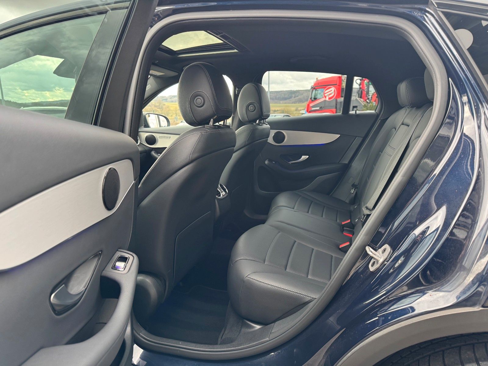 Fahrzeugabbildung Mercedes-Benz GLC 200 d 4M Coupe Night+R-Kamera+S-Dach+