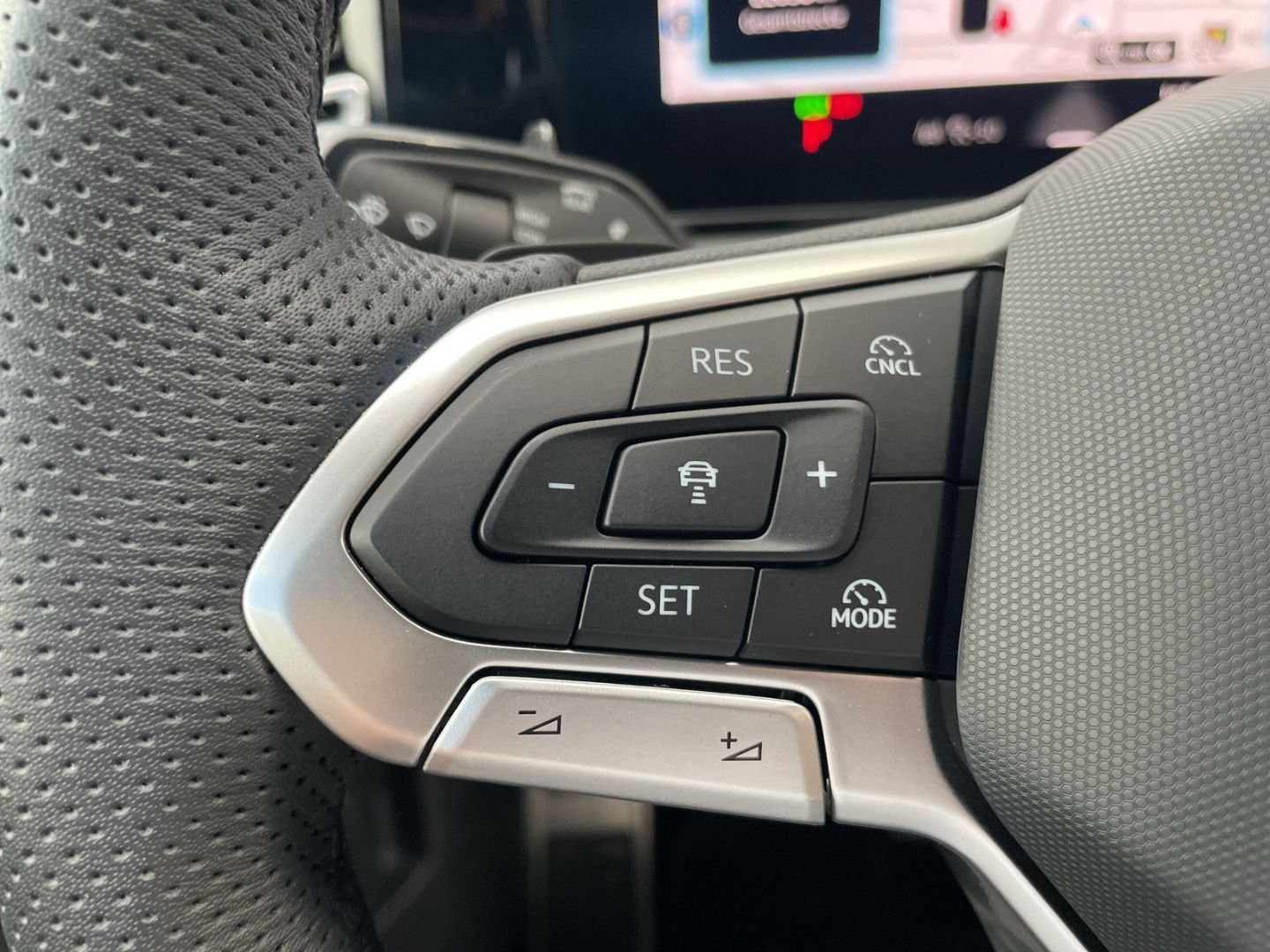 Tiguan 2.0 TDI R-Line Black Style 360°Kamera/AHK