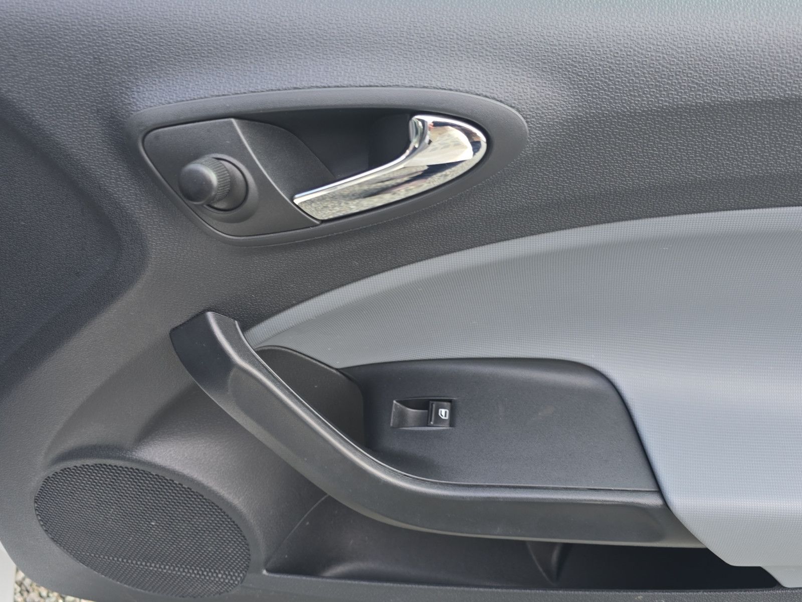 Fahrzeugabbildung SEAT Ibiza Lim. Reference Salsa Klima Sitzeheizung