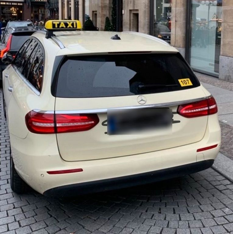 Image of Mercedes-Benz E 300
