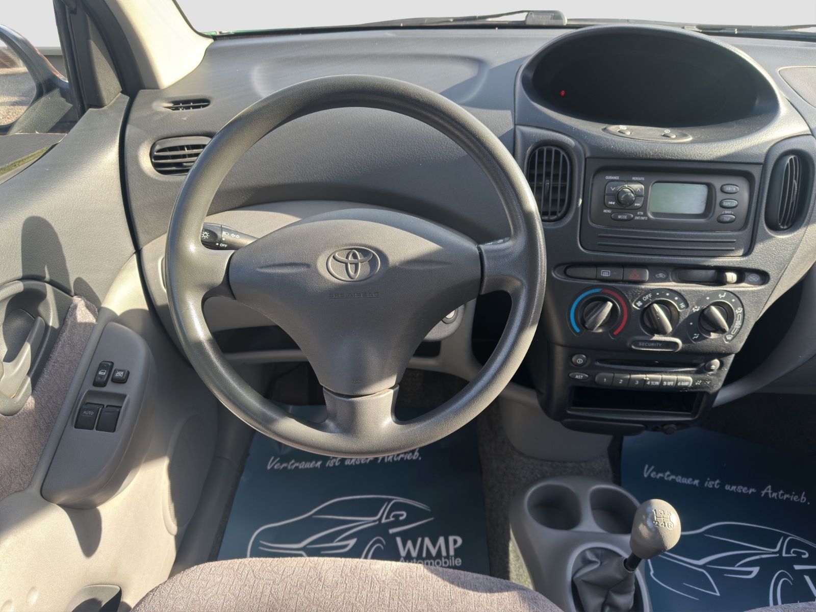 Fahrzeugabbildung Toyota Yaris Verso 1.3 linea Servo/Dachreling/TÜV NEU