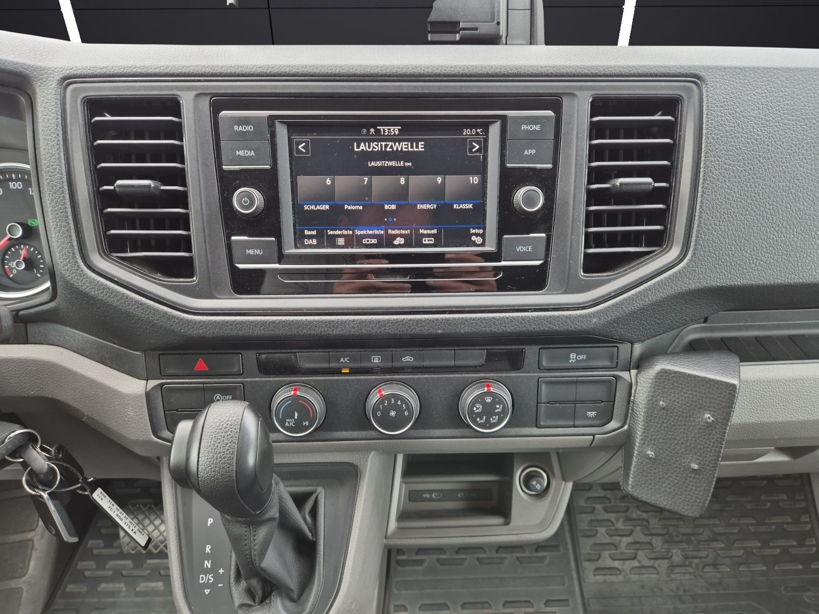 Fahrzeugabbildung Volkswagen Crafter 50 DSG LR HD 9-Si Rollstuhllift Trittstu