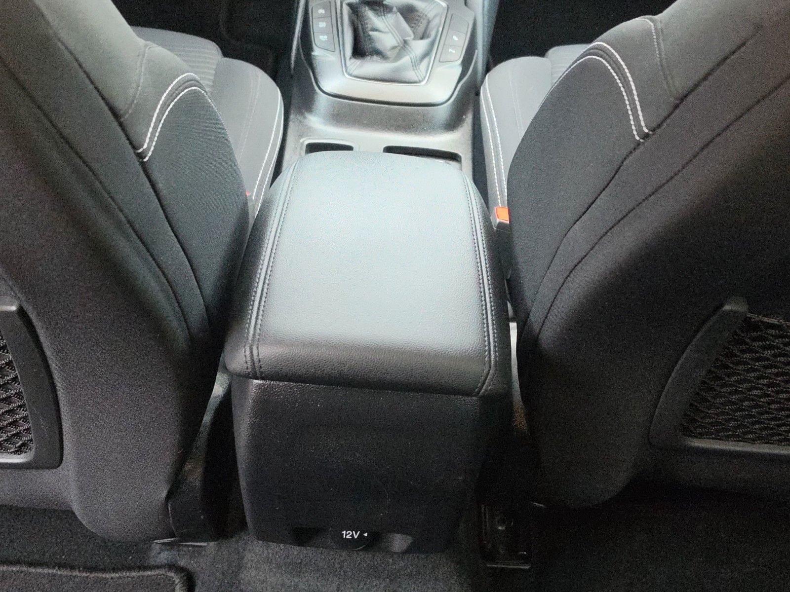 Fahrzeugabbildung Ford Focus Turnier Titanium Navi Kamera
