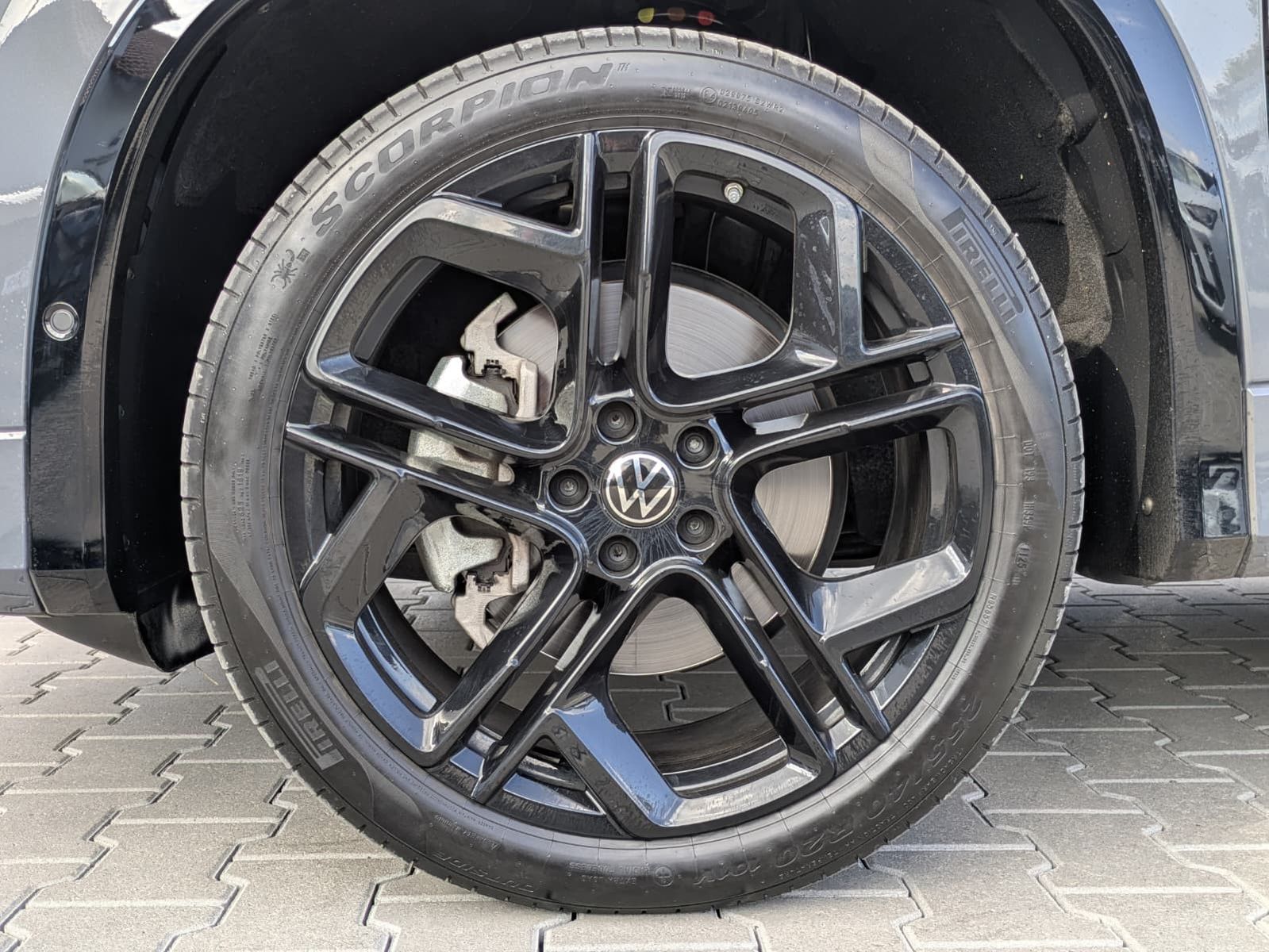 Fahrzeugabbildung Volkswagen Tayron 2.0 TDI 4M R-Line BLACK*7Si*MATRIX*PANO