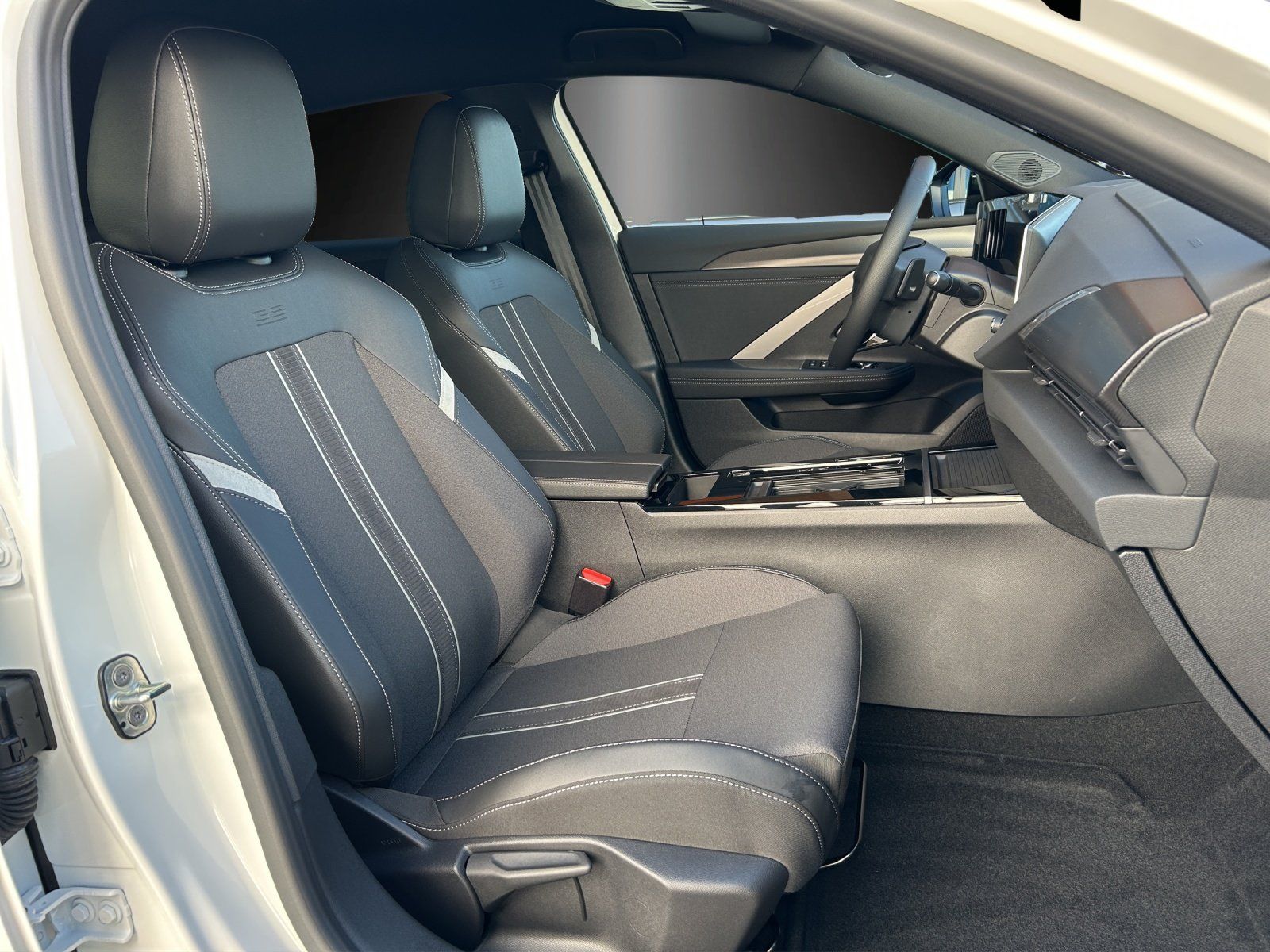 Fahrzeugabbildung Opel Astra L 1.2 Turbo Ultimate Aut./360°/IntelliLux/