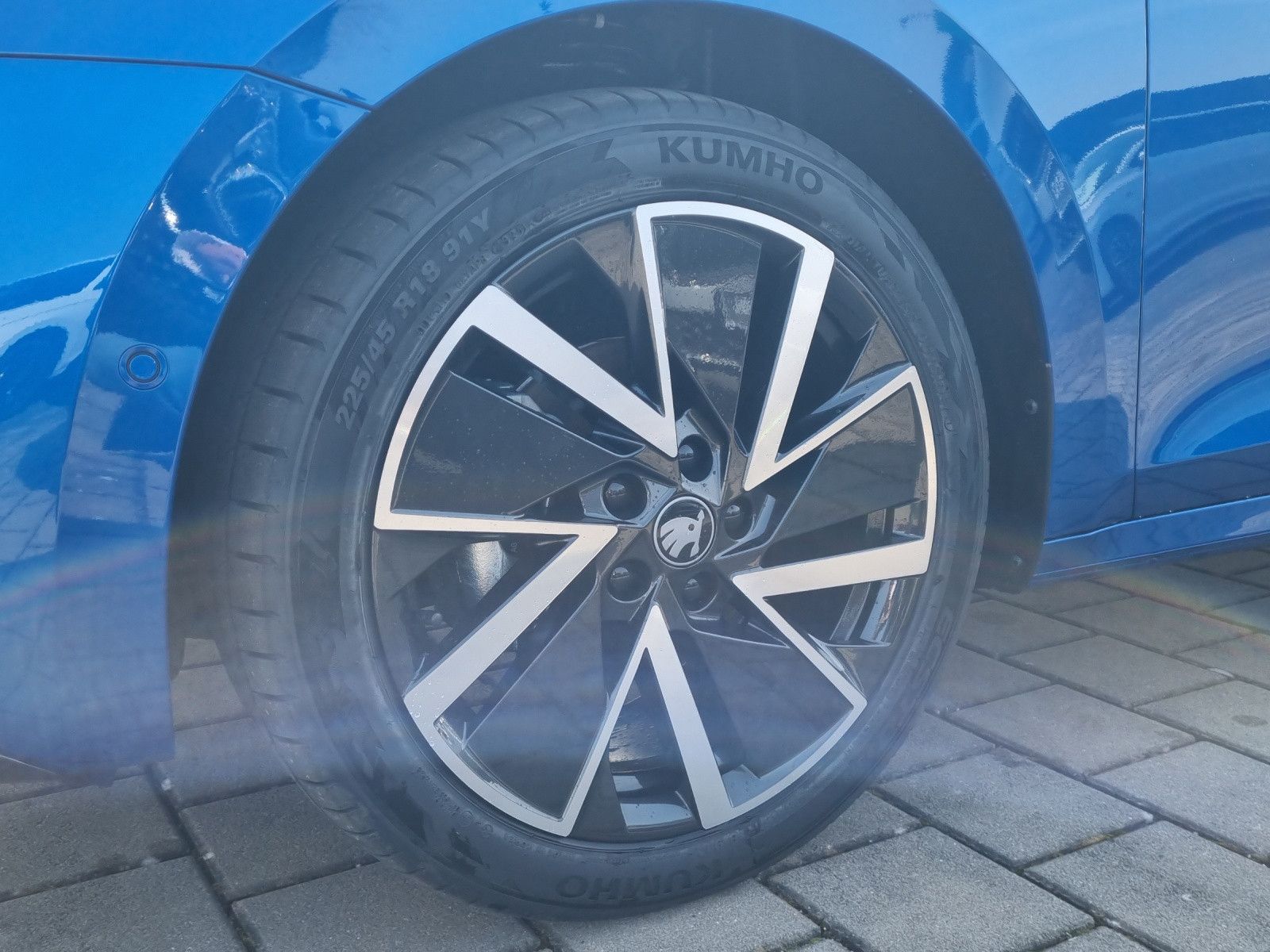 Fahrzeugabbildung SKODA Octavia Combi Sportline 2,0 TDI AHK CANTON
