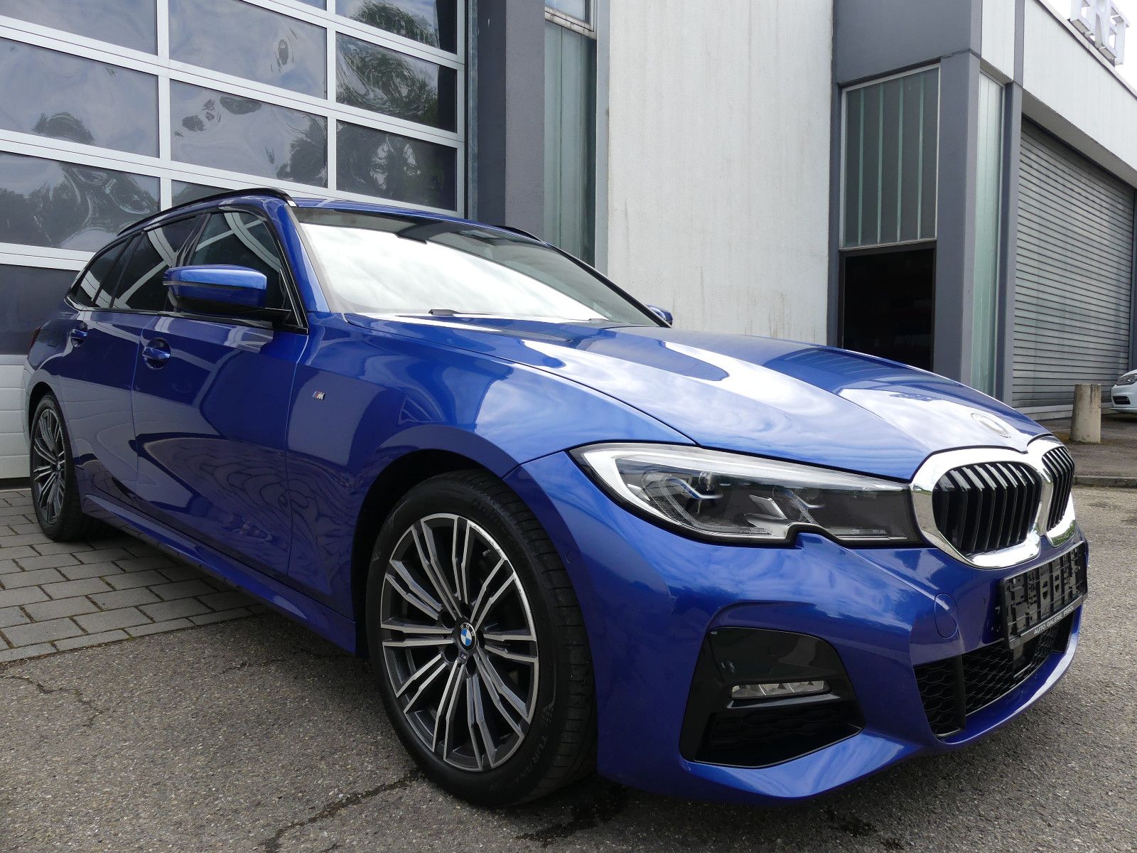 BMW 320d M Sport Touring Laser/Pano/Kamera/AHK/1.Hd foto 3