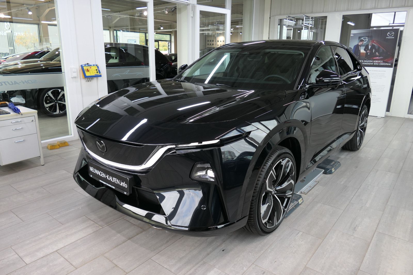 Mazda CX 6e Takumi mit 21 Zoll Räder inkl. ab sofort imagem 2