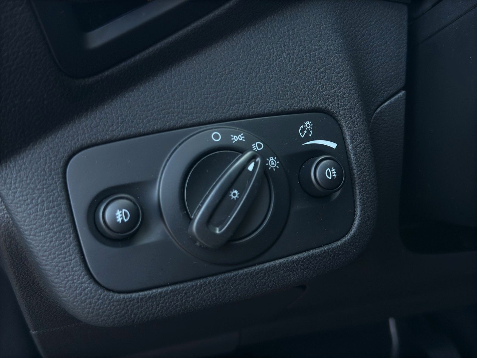 Fahrzeugabbildung Ford Kuga Titanium*Bhz-Lenkrad*RFK*ACC*Pano*Bi-Xenon*