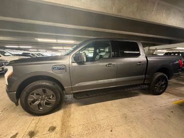 Ford F150 Lightning Lariat  gross Batterie im Vorlauf