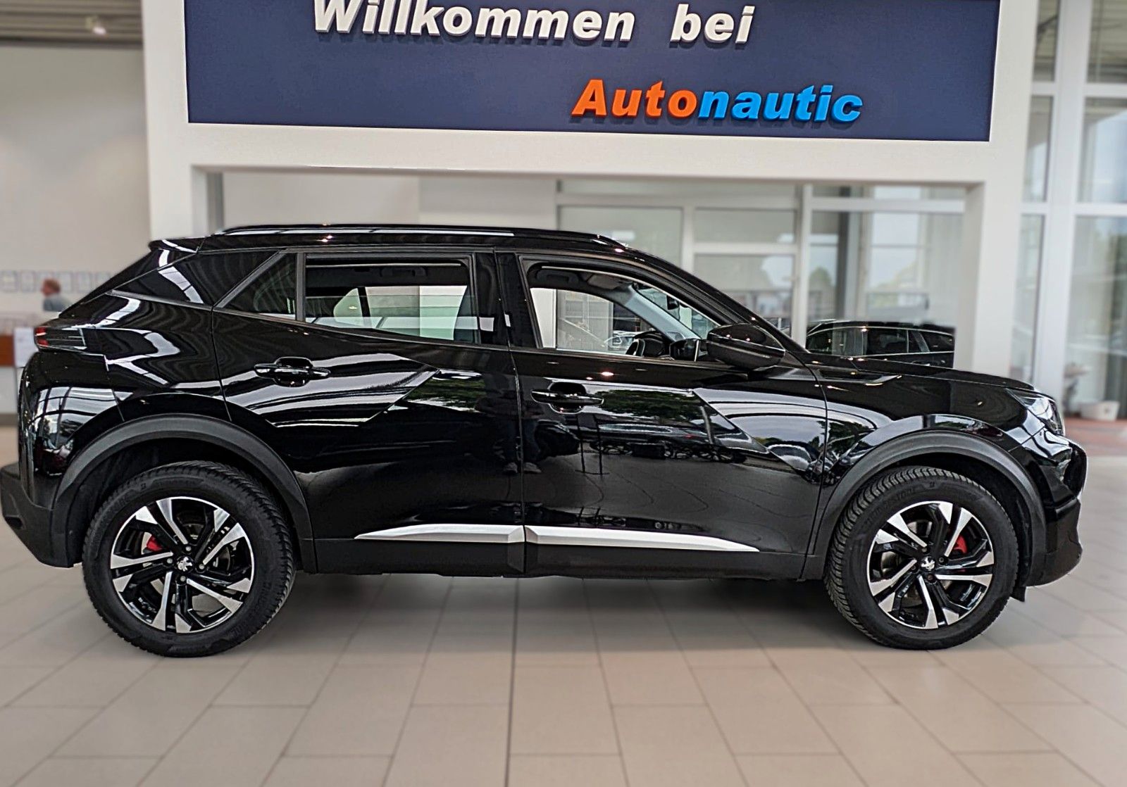 Fahrzeugabbildung Peugeot 2008 ALLURE HDI 8G ACC 360° NAVI SHZ KEYLESS 1Hd