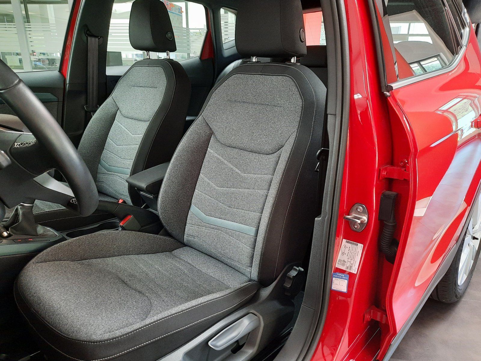 Fahrzeugabbildung SEAT Arona Xperience TSI *Navi*LED*Sitzhzg*Einparkh*