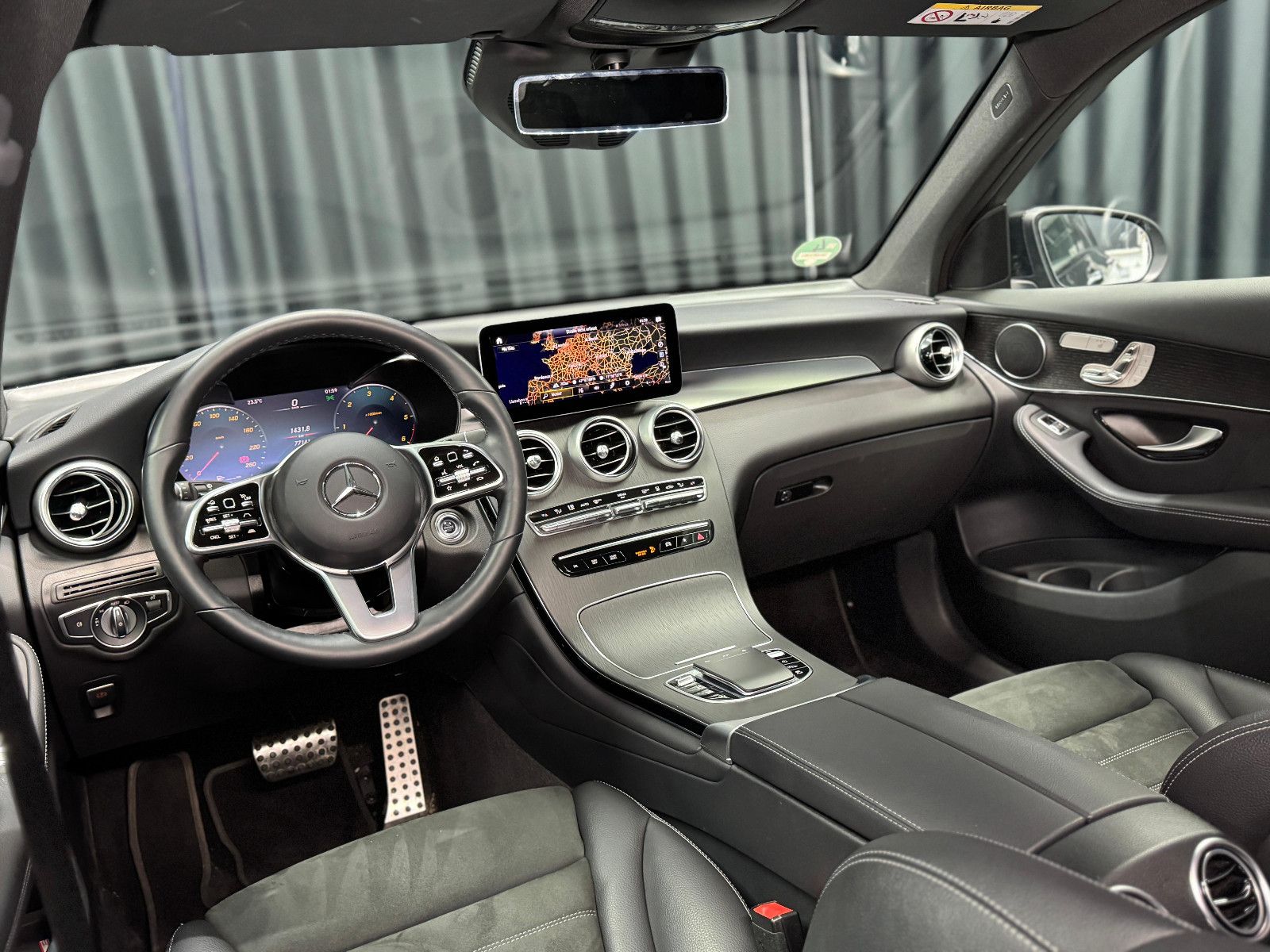 Fahrzeugabbildung Mercedes-Benz GLC 400 d 4Matic|AMG-LINE|AHK|STANDHEIZUNG|