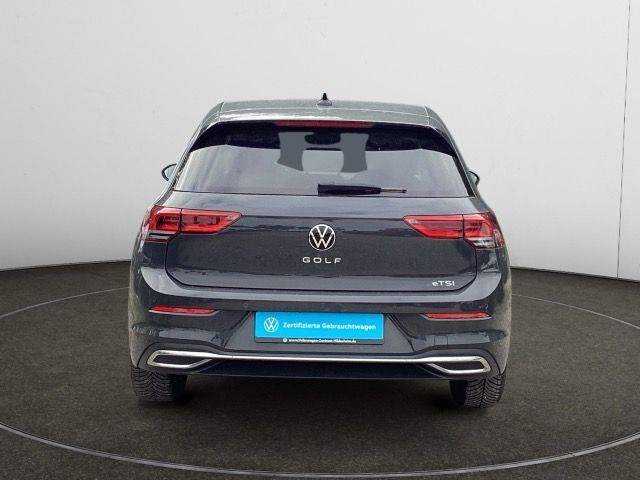 Volkswagen Golf VIII 1.0 eTSI DSG Move Navi AHK Pano foto 4