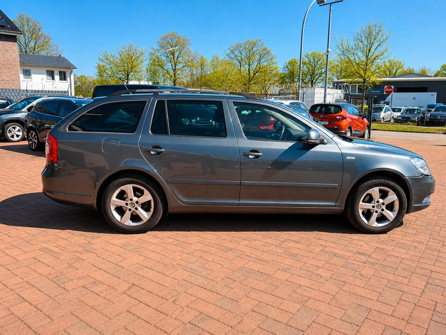 Skoda Octavia 2011 — photo 8