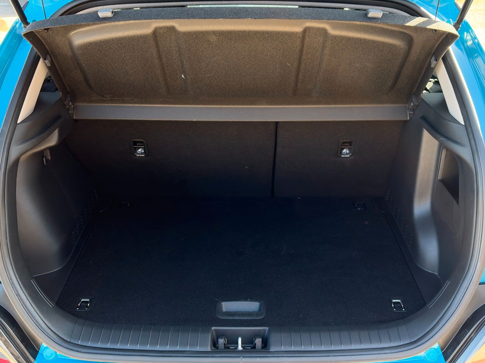 Fahrzeugabbildung Hyundai KONA E Select ACC LHZ SHZ LKAS PDC KAM