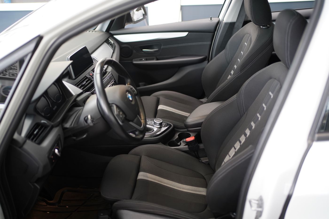 Fahrzeugabbildung BMW 216d Gran Tourer +Driving Assist+Parkassist+AHK+