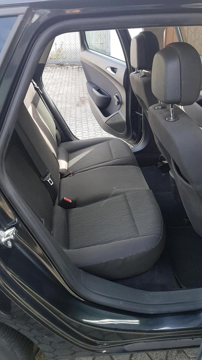 Opel Astra 2013 — photo 13