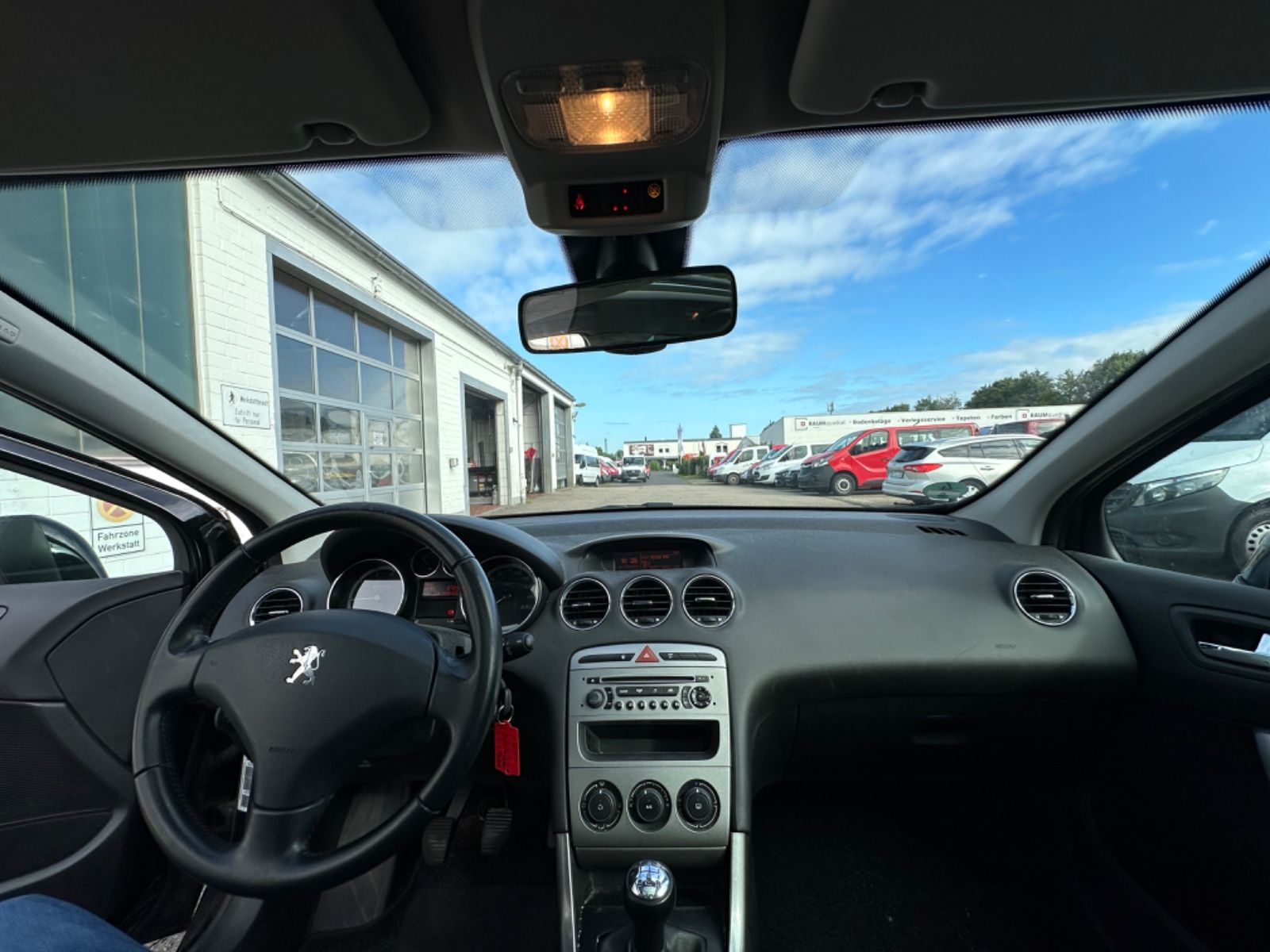 Fahrzeugabbildung Peugeot 308 SW Premium*PANO*Klima*Radio*Export*