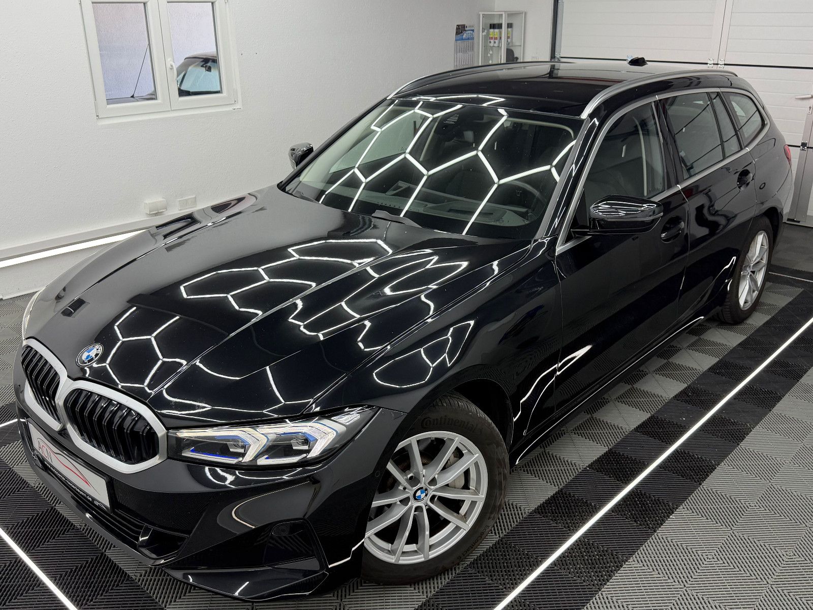 Fahrzeugabbildung BMW 330 d xDrive Touring/LED/CURVED/HuD/AHK/FACELIFT