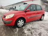 Renault Scenic II Exception AHK/SHZ/Klimaautomatik/PDC - Renault Scenic aus 2006 mit Diesel-Antrieb