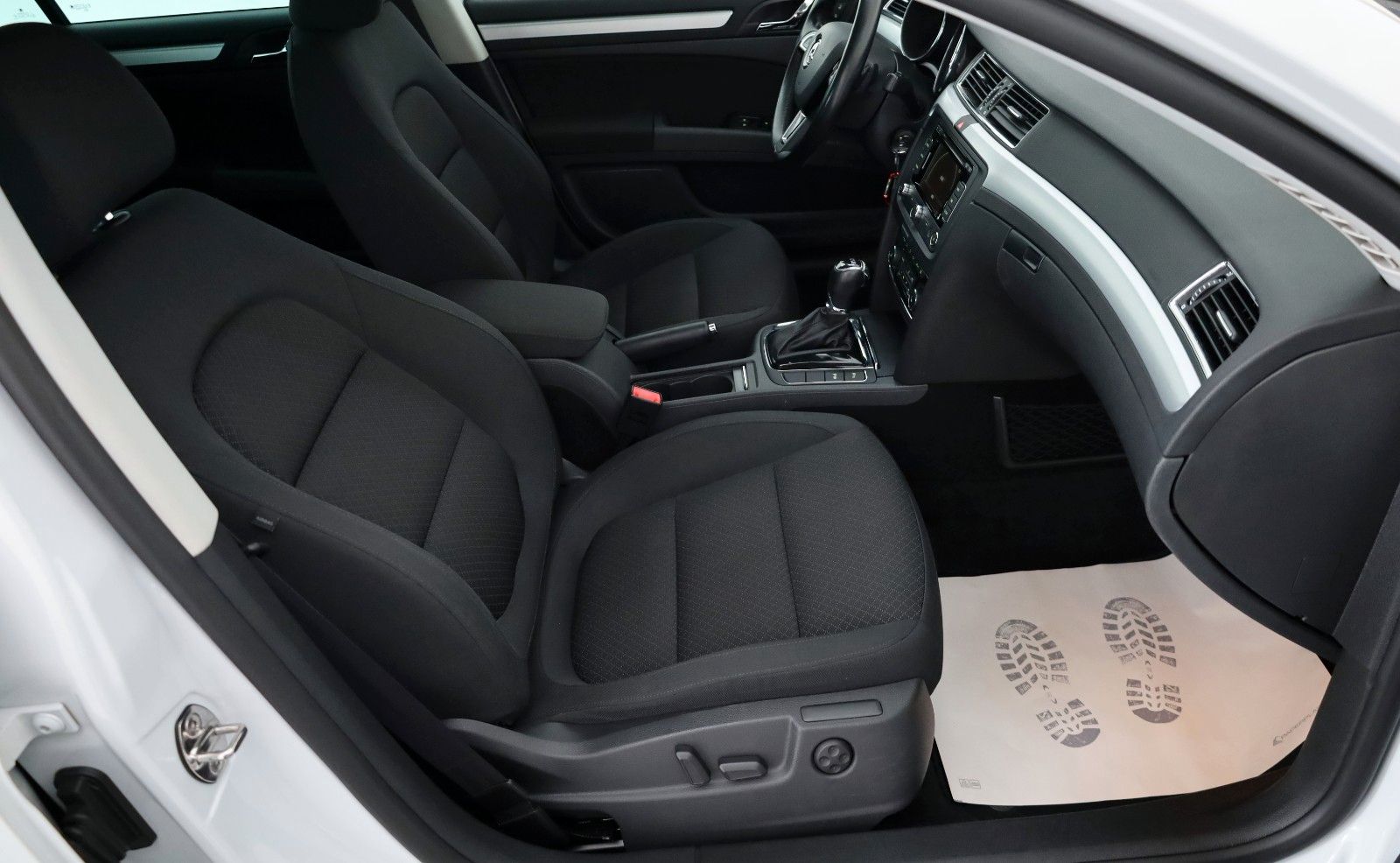 Fahrzeugabbildung SKODA Superb Combi Exclusive 4x4 Navi,Xenon,SH,PDC,+WR