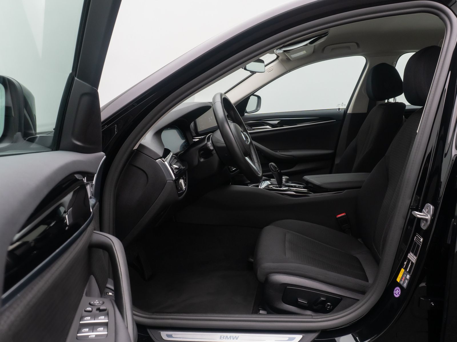 Fahrzeugabbildung BMW 530e MSportlenk Alarm DAB Kamera 4xKlima 18Zoll