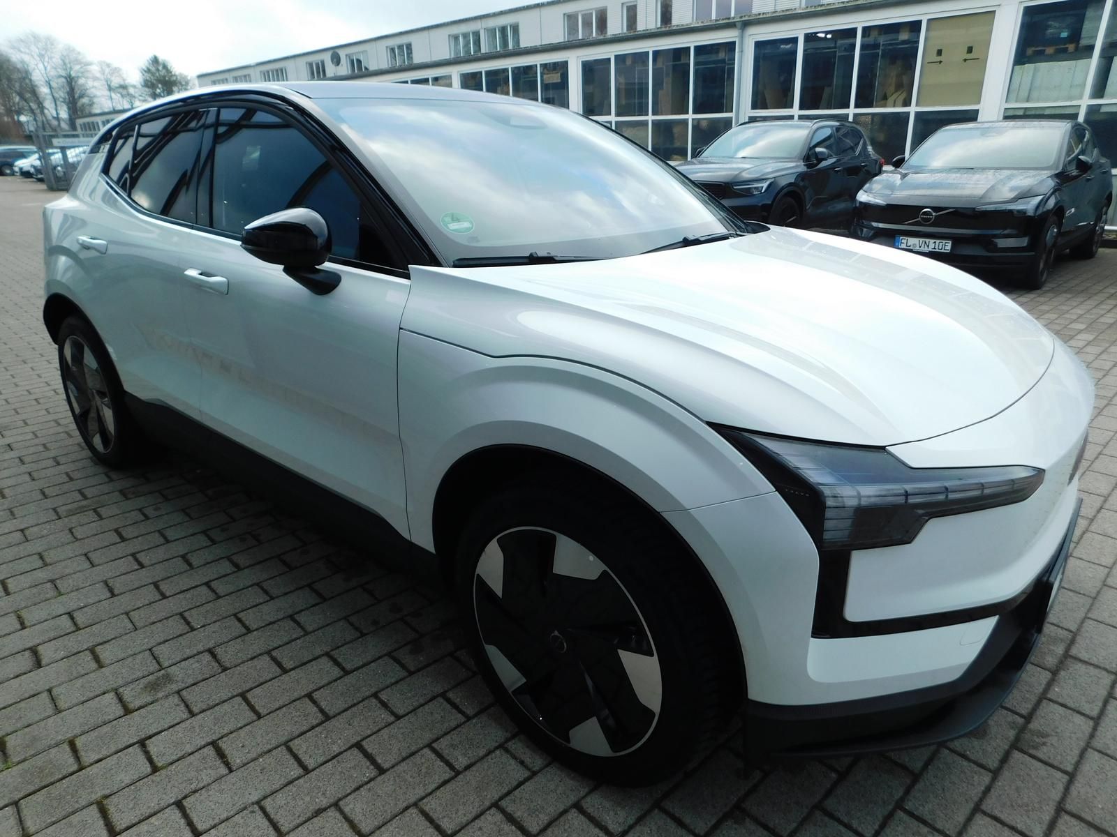 Fahrzeugabbildung Volvo EX30 single Motor Plus extended Range
