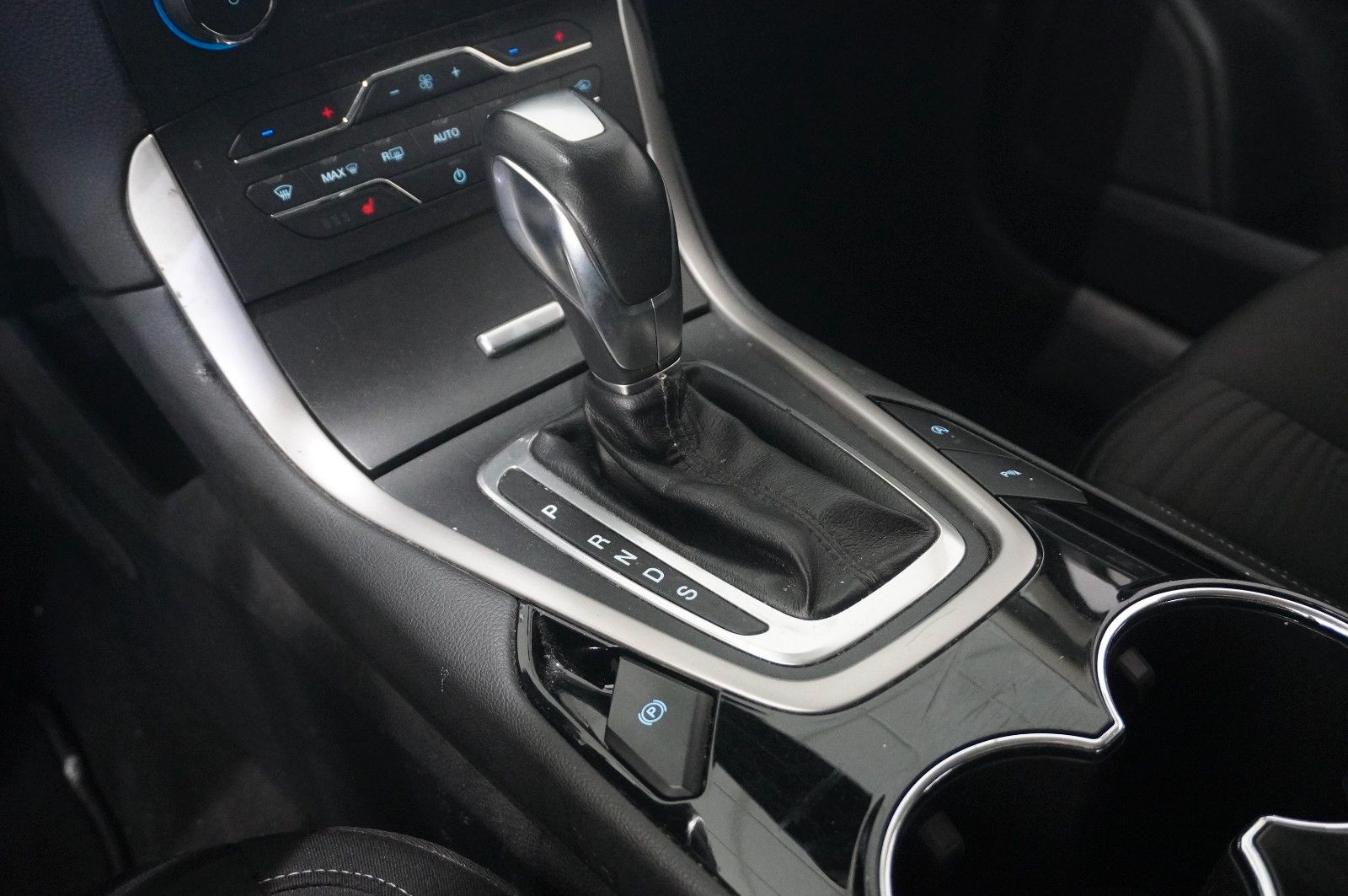 Fahrzeugabbildung Ford S-Max 2.0D BUSINESS 4X4 7-SITZE NAVI/SH/PDC/TEMP