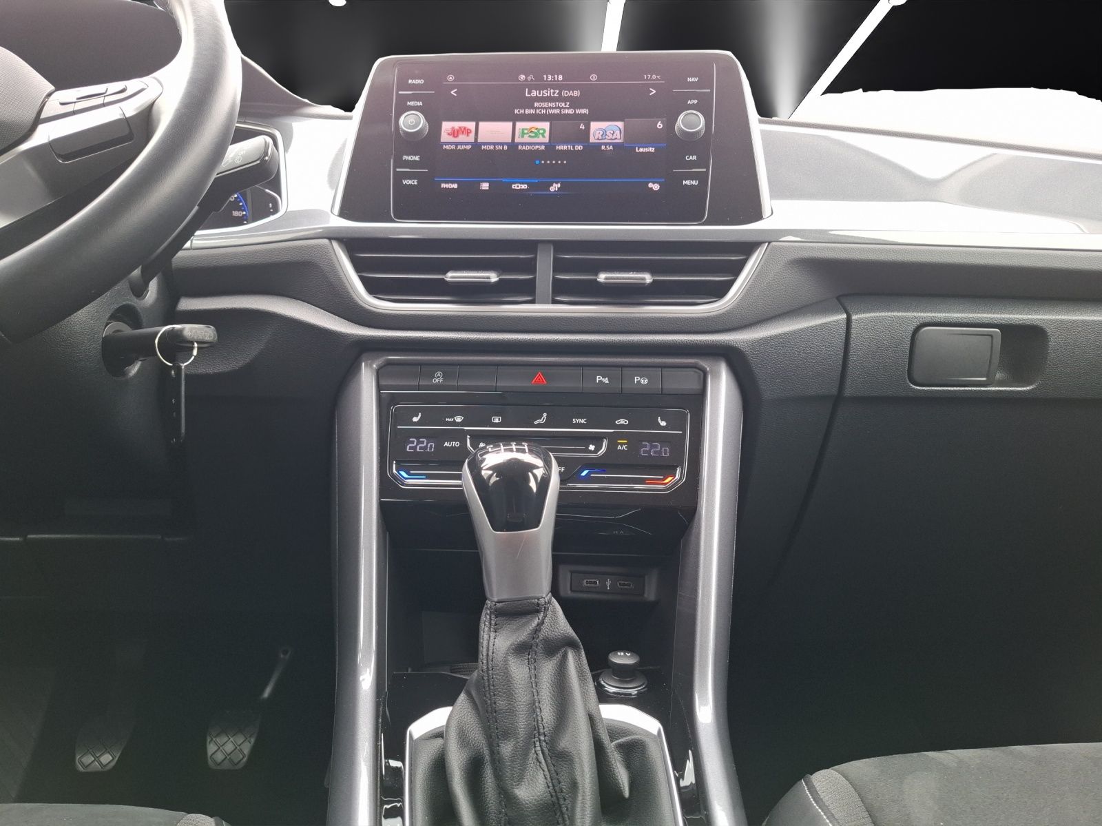 Fahrzeugabbildung Volkswagen T-Roc TSI Style LED AHK Navi AID ACC RFK SH